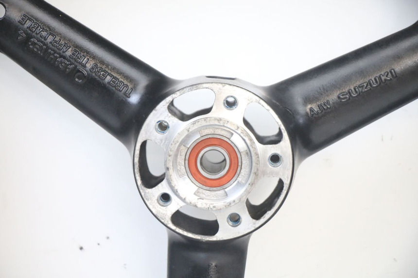 photo de FRONT RIM AND TIRE SUZUKI GSF S BANDIT 600 (2000 - 2004) - Technical close-up