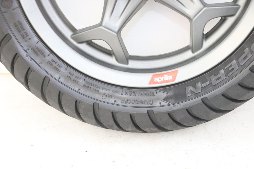 photo de FRONT RIM AND TIRE APRILIA SXR 50 (2021 - 2023) - Fixing points details