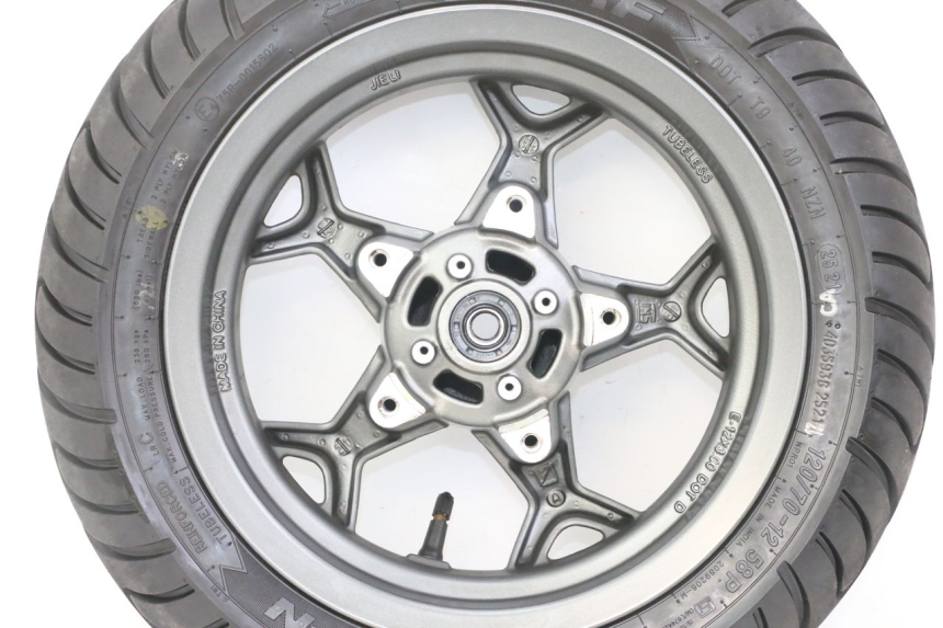 photo de FRONT RIM AND TIRE APRILIA SXR 50 (2021 - 2023) - Markings and original references