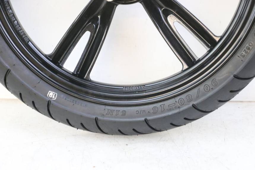 photo de FRONT RIM AND TIRE PEUGEOT TWEET 4T 50 (2023 - 2025) - Distinctive features