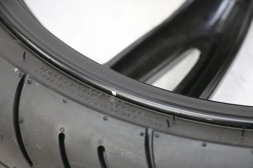 photo de FRONT RIM AND TIRE PEUGEOT TWEET 4T 50 (2023 - 2025) - Technical close-up