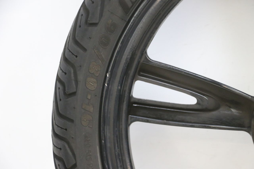 photo de FRONT RIM AND TIRE PEUGEOT TWEET PRO EFI 4T 50 (2021 - 2022) - Focus on structure
