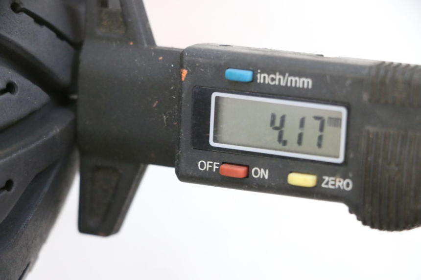 photo de FRONT RIM AND TIRE PEUGEOT TWEET PRO EFI 4T 50 (2021 - 2022) - Zoom on usage condition