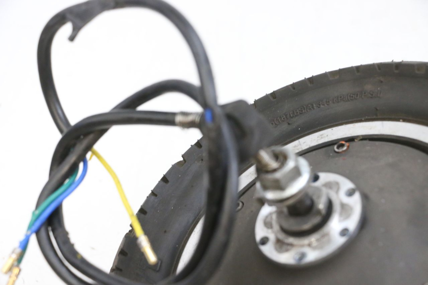 photo de FRONT RIM AND TIRE DUALTRON VICTOR LIMITED 1 - Additional view of the item