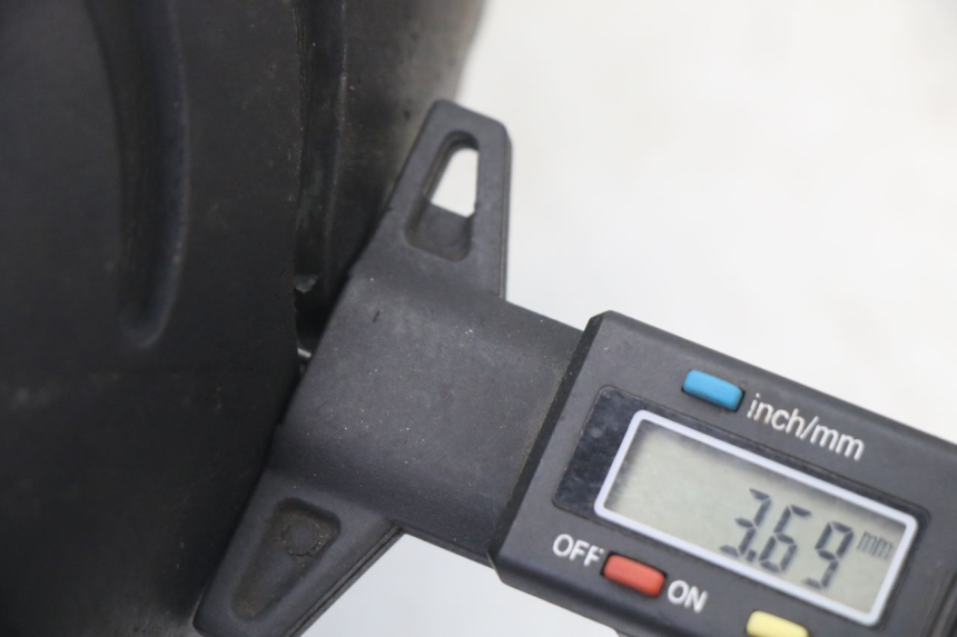 photo de FRONT RIM AND TIRE PEUGEOT VIVACITY NEW 2T 50 (2008 - 2017) - High-resolution close-up