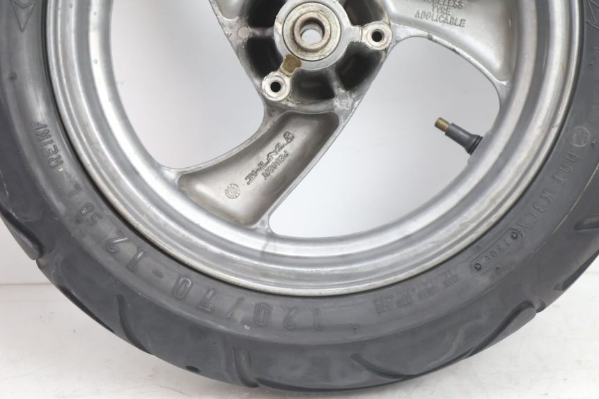 photo de FRONT RIM AND TIRE PEUGEOT VIVACITY 50 (2004 - 2009) - Surface and material condition