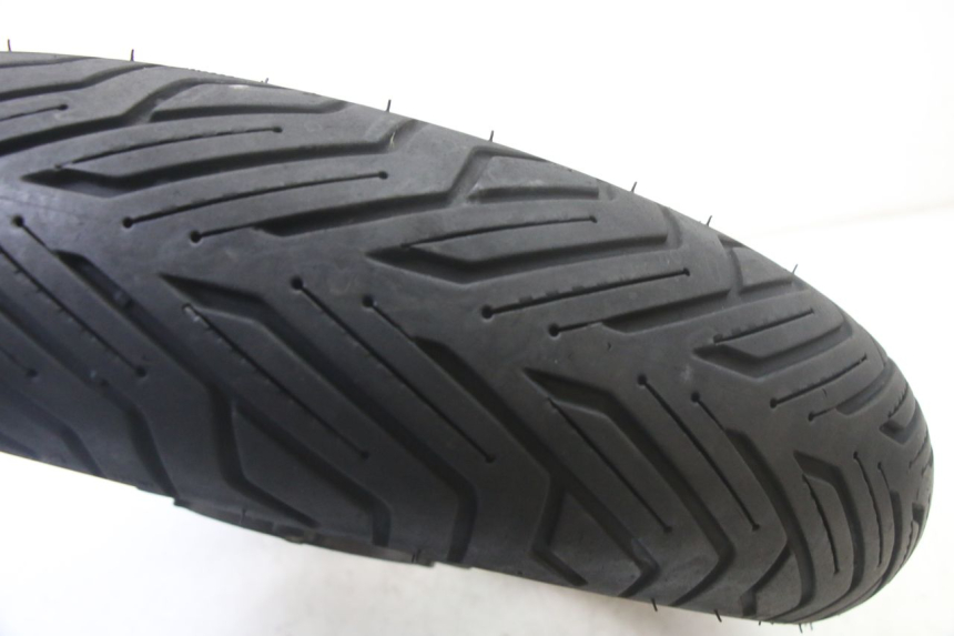 photo de FRONT RIM AND TIRE YAMAHA X-MAX XMAX 125 (2010 - 2013) - High-resolution close-up