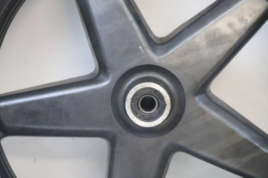 photo de FRONT RIM AND TIRE YAMAHA X-MAX XMAX 125 (2010 - 2013) - Technical close-up