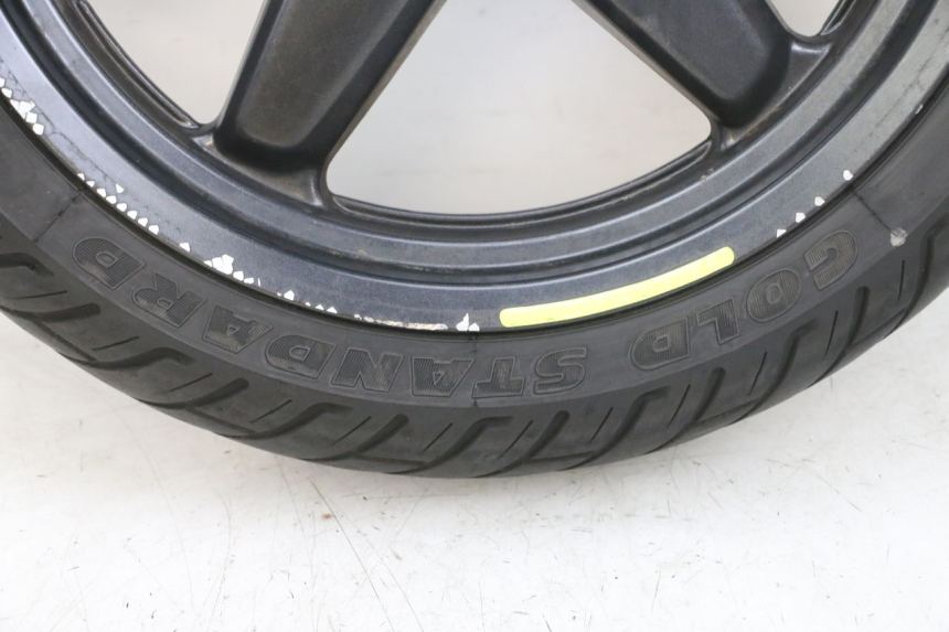 photo de FRONT RIM AND TIRE YAMAHA XMAX X-MAX 125 (2006 - 2009) - Detailed visual inspection