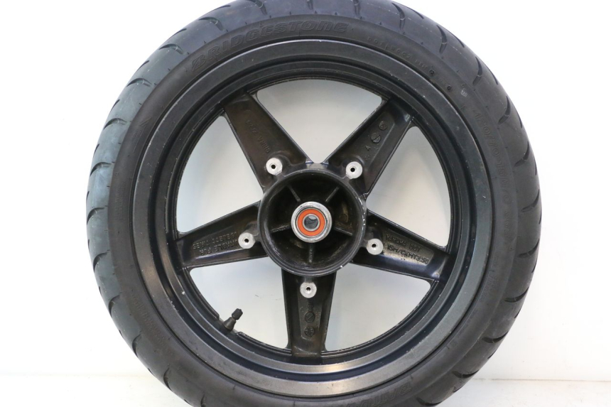 photo de FRONT RIM AND TIRE YAMAHA XMAX X-MAX 125 (2006 - 2009) - Additional view of the item