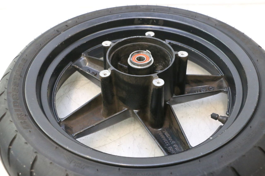photo de FRONT RIM AND TIRE YAMAHA XMAX X-MAX 125 (2006 - 2009) - Zoom on usage condition
