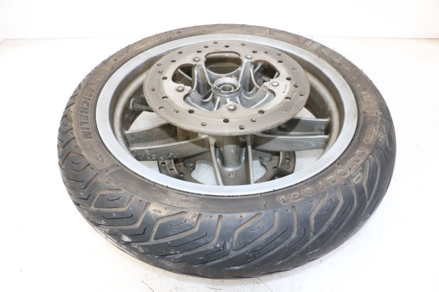 photo de FRONT RIM AND TIRE PIAGGIO X9 EVOLUTION 125 (2003 - 2007) - Surface and material condition