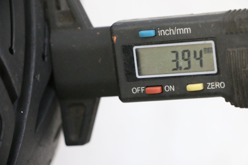 photo de FRONT RIM AND TIRE PIAGGIO XEVO - X EVO 125 (2007 - 2017) - Zoom on usage condition