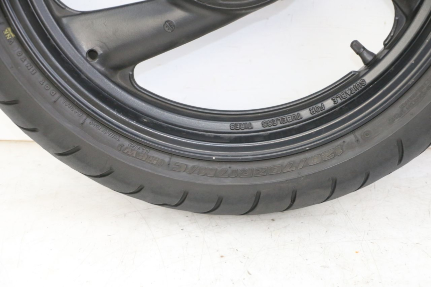 photo de FRONT RIM AND TIRE YAMAHA FZS FAZER 600 (2001 - 2003) - Distinctive features