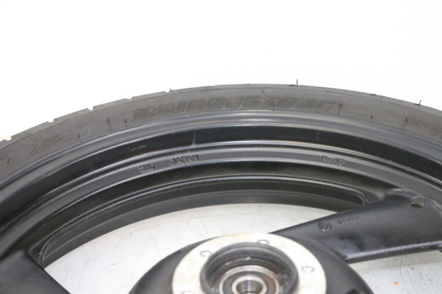 photo de FRONT RIM AND TIRE YAMAHA FZS FAZER 600 (2001 - 2003) - Alternative perspective