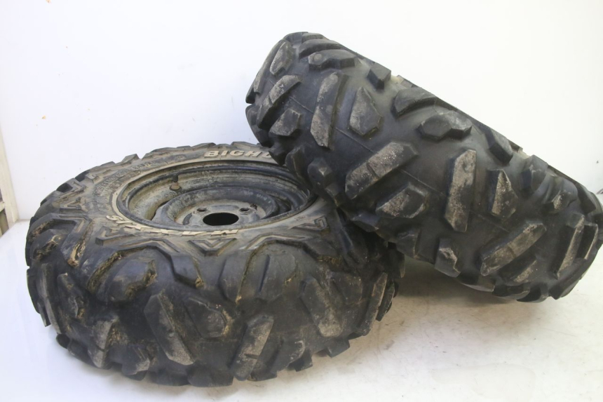 photo de FRONT RIM AND TIRE YAMAHA YFM GRIZZLY 550 (2008 - 2015) - Additional view of the item