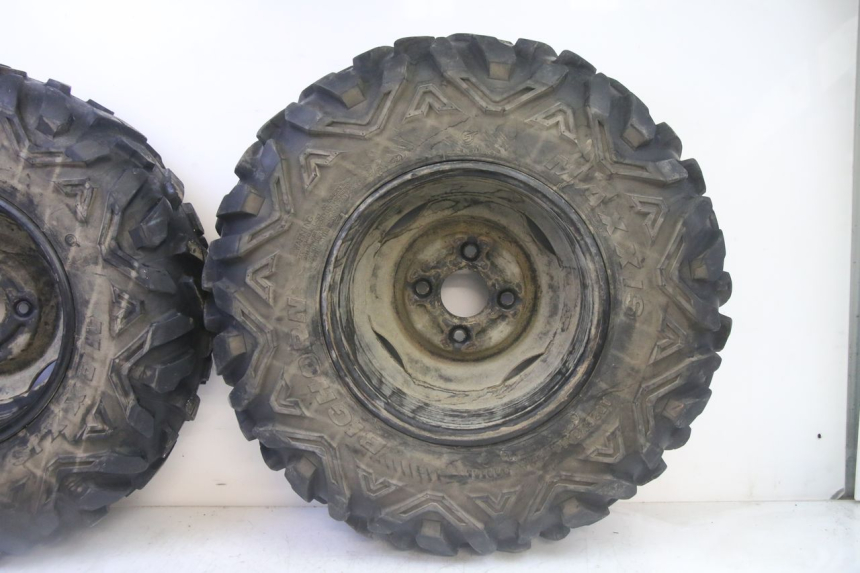 photo de FRONT RIM AND TIRE YAMAHA YFM GRIZZLY 550 (2008 - 2015) - Alternative angle