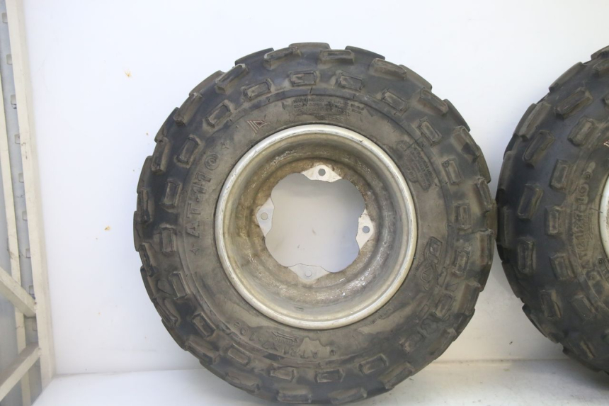 photo de FRONT RIM AND TIRE YAMAHA YFM R RAPTOR 250 (2008 - 2014) - Additional view of the item