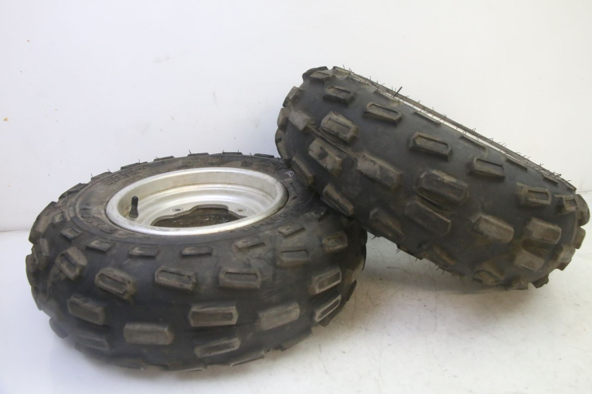 photo de FRONT RIM AND TIRE YAMAHA YFM R RAPTOR 250 (2008 - 2014) - Surface and material condition