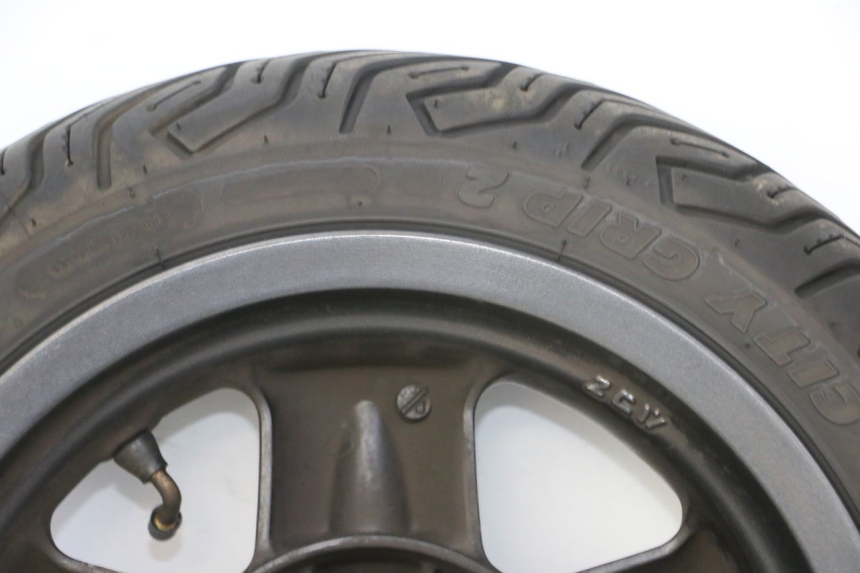 photo de FRONT RIM AND TIRE YAMAHA YP MAJESTY 125 (2007 - 2010) - High-resolution close-up