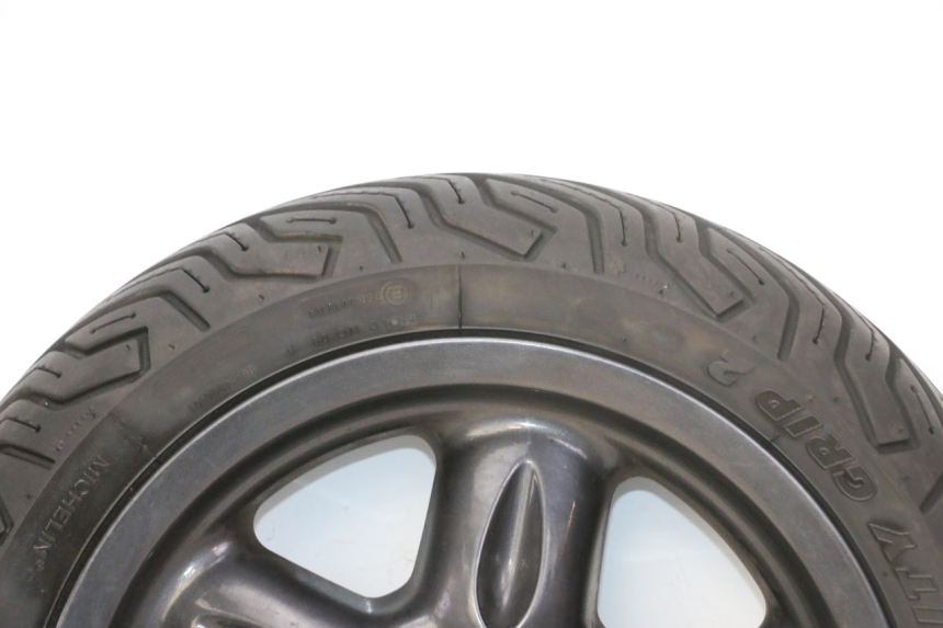 photo de FRONT RIM AND TIRE YAMAHA YP MAJESTY 125 (2007 - 2010) - Focus on structure