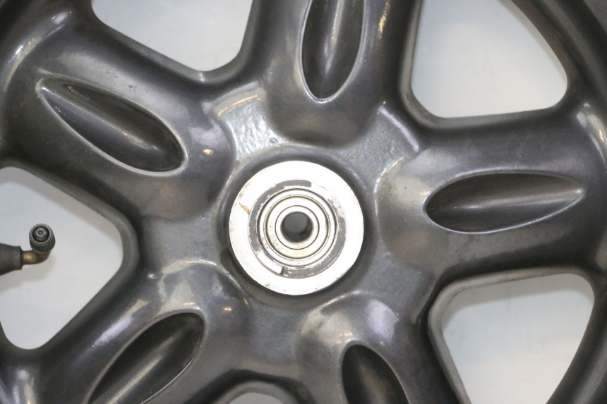 photo de FRONT RIM AND TIRE YAMAHA YP MAJESTY 125 (2007 - 2010) - Alternative angle