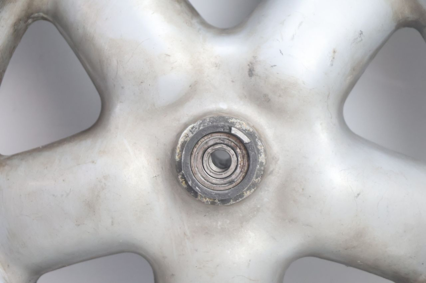 photo de FRONT RIM AND TIRE YAMAHA YP MAJESTY 125 (2002 - 2006) - Alternative perspective
