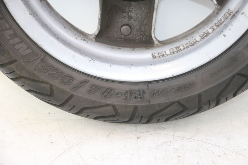 photo de FRONT RIM AND TIRE YAMAHA YP MAJESTY 125 (1998 - 2001) - Additional view of the item