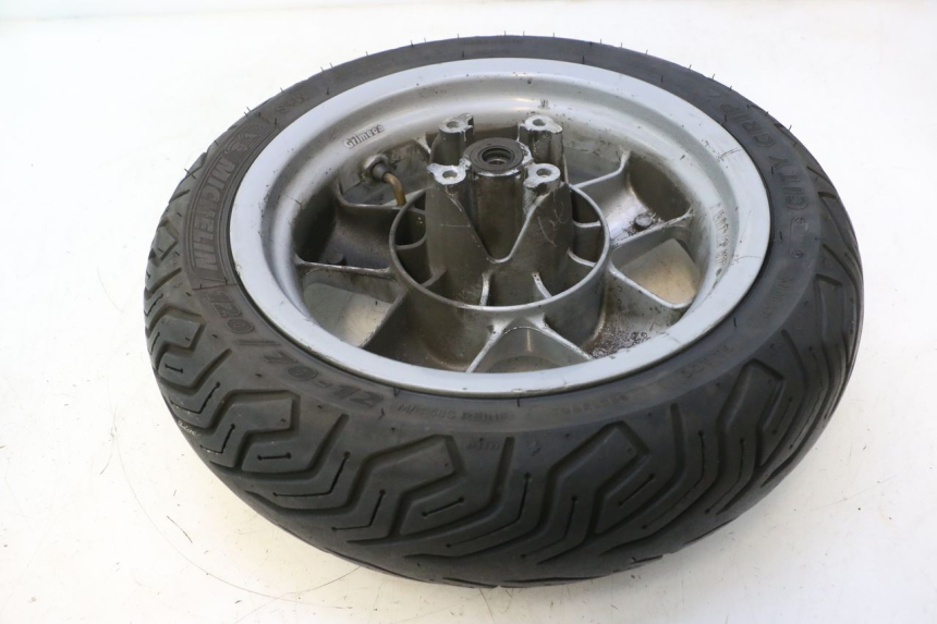 photo de FRONT RIM AND TIRE YAMAHA YP MAJESTY 125 (1998 - 2001) - Fixing points details