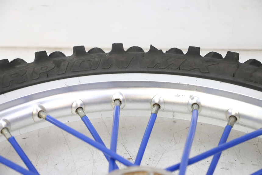 photo de FRONT RIM AND TIRE YAMAHA YZ 85 (2002 - 2018) - High-resolution close-up