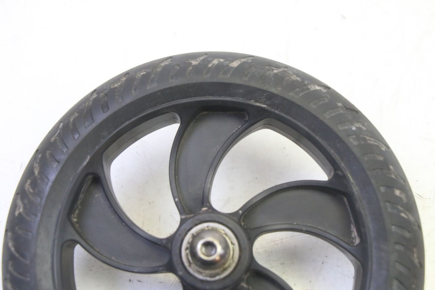 photo de FRONT RIM AND TIRE MOOVWAY Z8 1 - Component detail