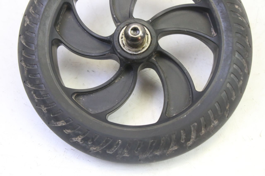 photo de FRONT RIM AND TIRE MOOVWAY Z8 1 - Zoom on usage condition