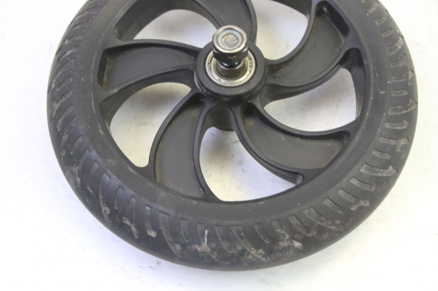 photo de FRONT RIM AND TIRE MOOVWAY Z8 1 - Product overview