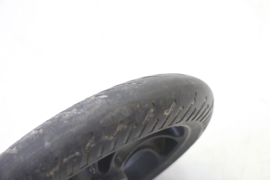 photo de FRONT RIM AND TIRE MOOVWAY Z8 1 - Surface and material condition