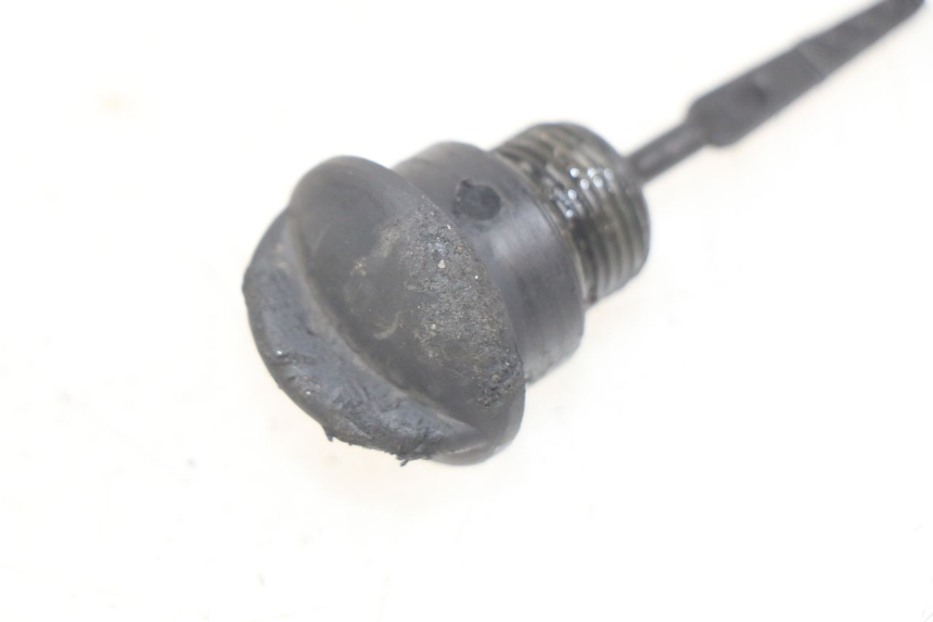 photo de ENGINE OIL DIPSTICK PIAGGIO VESPA LXV 125 (2006 - 2009) - Zoom on usage condition