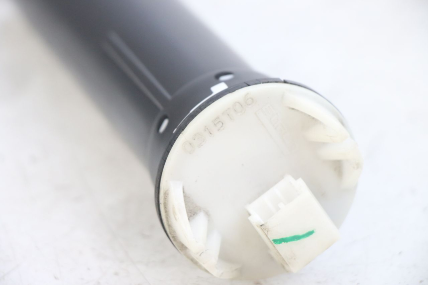 photo de FUEL TANK GAUGE PIAGGIO FLY 125 (2005 - 2012) - Zoom on usage condition