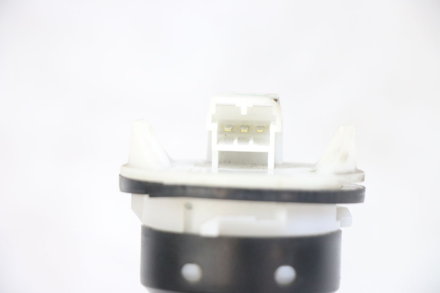 photo de FUEL TANK GAUGE PIAGGIO FLY 125 (2005 - 2012) - Alternative perspective