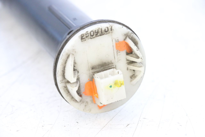 photo de FUEL TANK GAUGE PIAGGIO MP3 RL 250 (2006 - 2010) - Zoom on usage condition