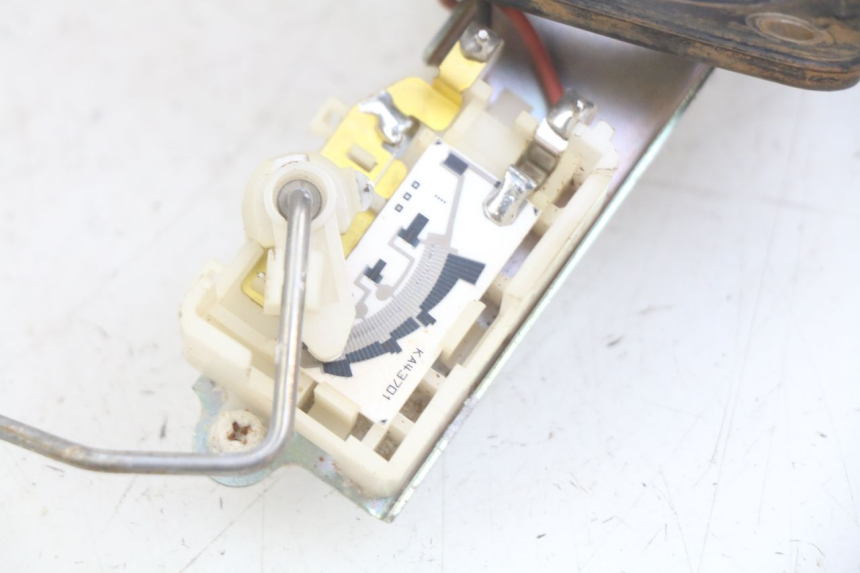 photo de FUEL TANK GAUGE KAWASAKI Z 750 (2007 - 2013) - Surface and material condition