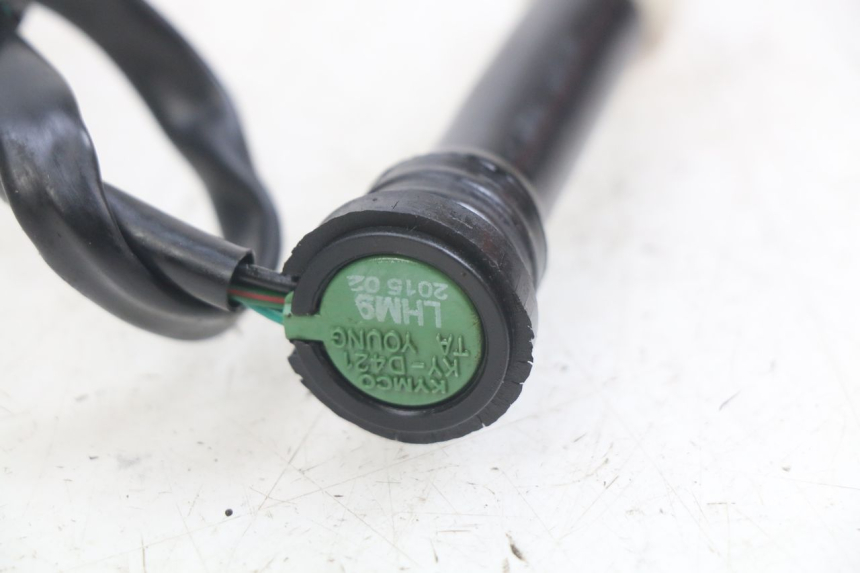 photo de OIL RESERVOIR DIPSTICK KYMCO AGILITY NAKED RENOUVO 2T 50 (2011 - 2018) - Technical close-up