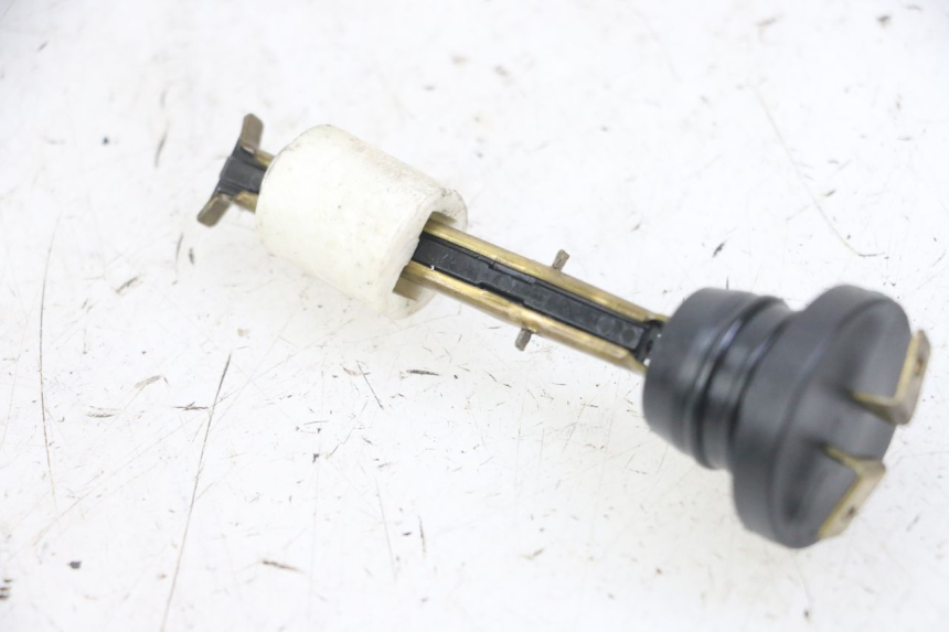 photo de OIL TANK DIPSTICK MBK BOOSTER SPIRIT NAKED 50 (2004 - 2017) - Zoom on usage condition