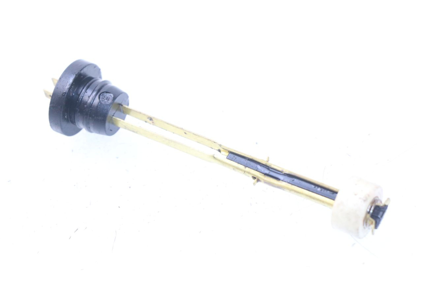 photo de OIL TANK DIPSTICK PEUGEOT ELYSTAR 50 (2002 - 2014) - Zoom on usage condition