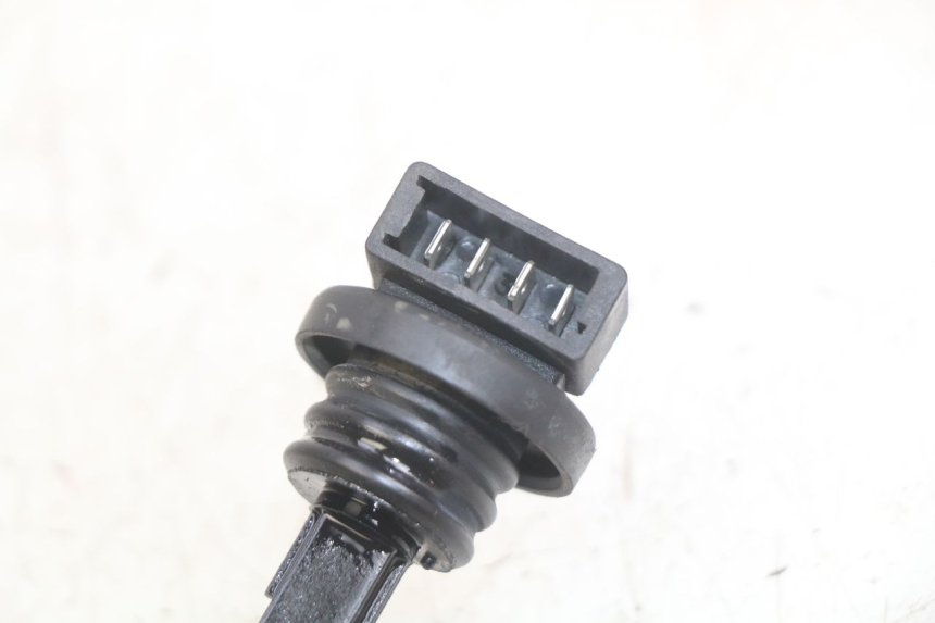 photo de OIL TANK DIPSTICK PIAGGIO FLY 2T 50 (2004 - 2017) - Zoom on usage condition