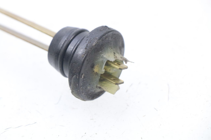 photo de OIL TANK DIPSTICK PEUGEOT LUDIX 50 (2008 - 2017) - Zoom on usage condition