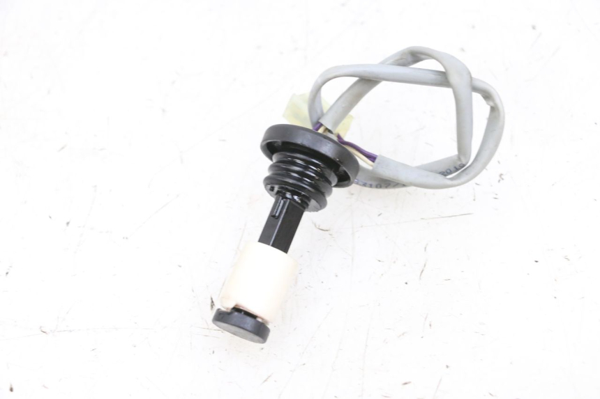 photo de OIL RESERVOIR DIPSTICK PIAGGIO NEW TYPHOON 50 (2018 - 2021) - Zoom on usage condition