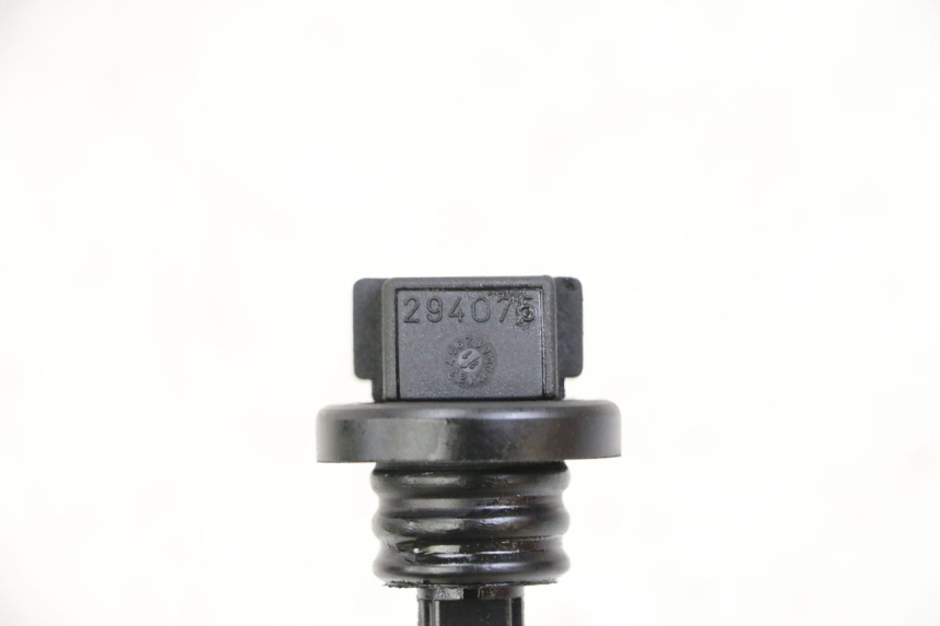 photo de OIL RESERVOIR DIPSTICK PIAGGIO VESPA S 2T 50 (2007 - 2014) - Zoom on usage condition