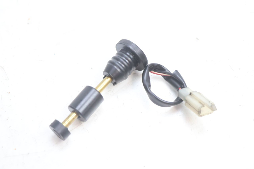 photo de OIL RESERVOIR DIPSTICK KEEWAY RY6 2T 50 (2011 - 2019) - Zoom on usage condition
