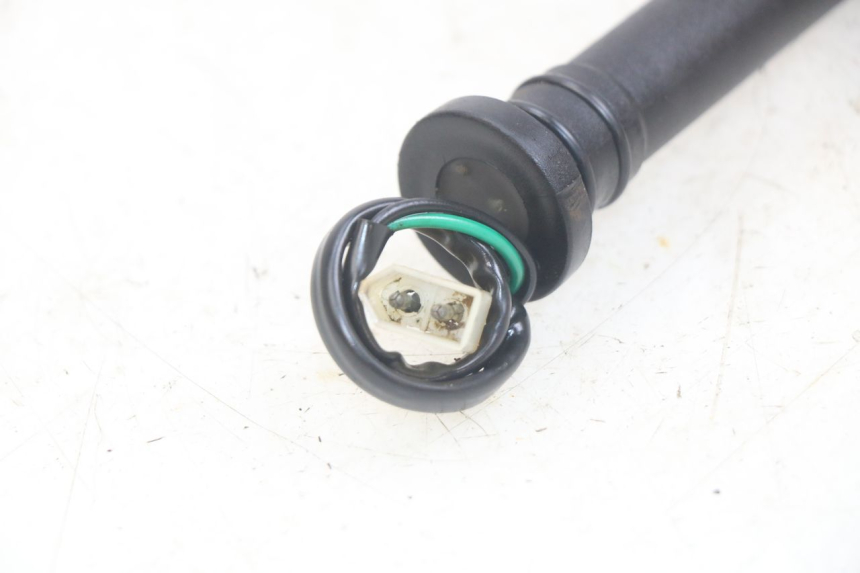 photo de OIL RESERVOIR DIPSTICK SHERCO SM-R 50 (2018 - 2021) - Zoom on usage condition