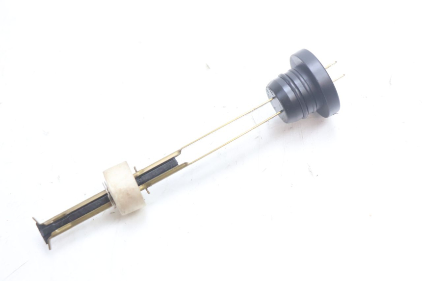 photo de OIL RESERVOIR DIPSTICK PEUGEOT SPEEDFIGHT 2 AC 50 (2000 - 2009) - Zoom on usage condition