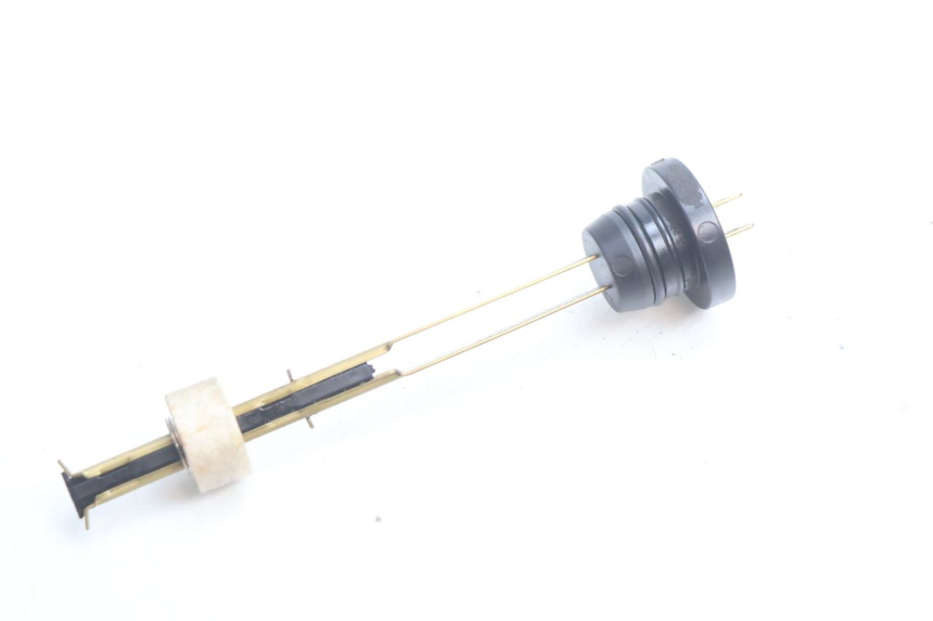photo de OIL RESERVOIR DIPSTICK PEUGEOT SPEEDFIGHT LC 50 (1996 - 2002) - Zoom on usage condition